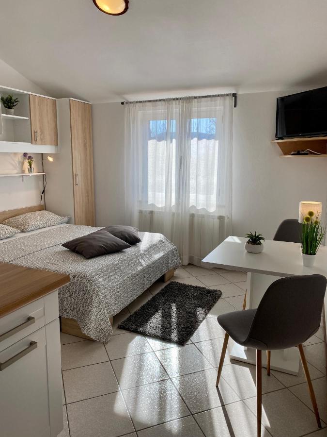 Guest House Renata Plomin Eksteriør billede